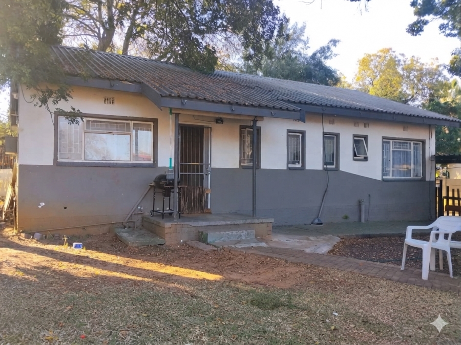 To Let 3 Bedroom Property for Rent in Geelhoutpark North West